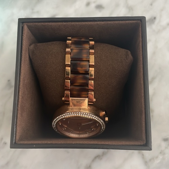 Michael Kors Rose Gold & Tortoise Women’s Watch - Picture 2 of 3